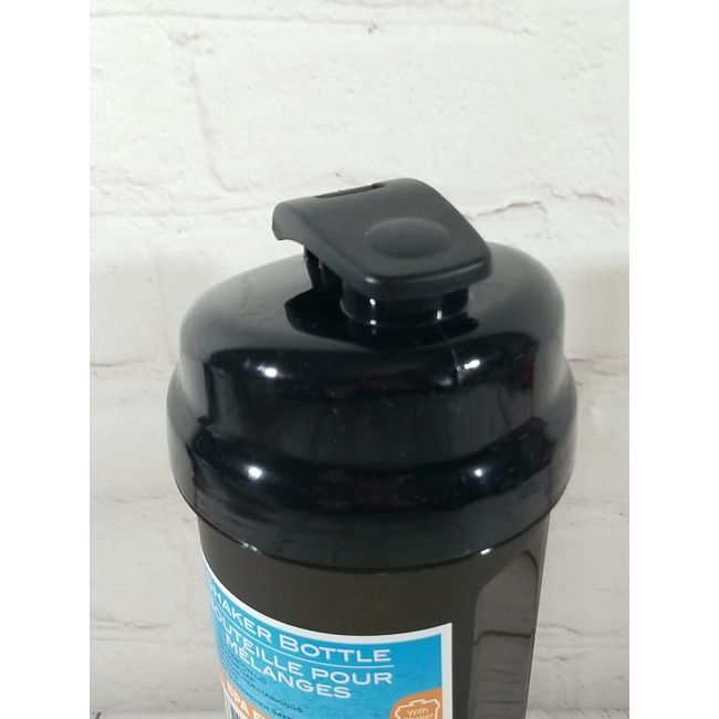 BPA Free 27 ounce shaker bottles with shaker balls