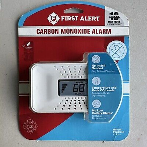 First Alert CO710 Carbon Monoxide Detector with Digital Temperature Display (A)