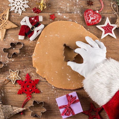 FUSOTO 6PCS Christmas Cookie Cutters, Holiday Xmas Cookie Cutters Christmas Shapes - Gingerbread Man, Snowflake, Snowman, Christmas Tree, Reindeer, Santa Face for Cookie Baking