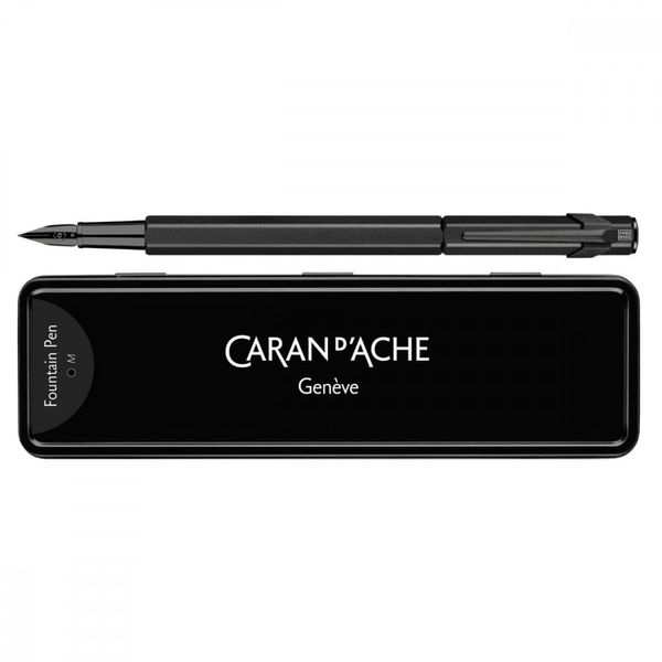 Caran D'Ache Black Code Füllfederhalter M