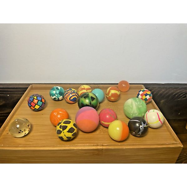 Bouncy balls lot (18 piece)