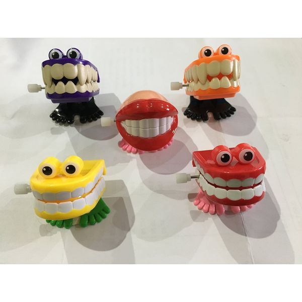 Giftworks Funny Windy Up Chattering Teeth - 1 Supplied at Random
