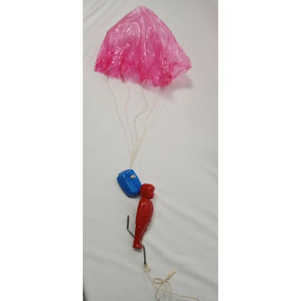 New Vintage Plastic Paratrooper Toy Parachute Wang Skydiver