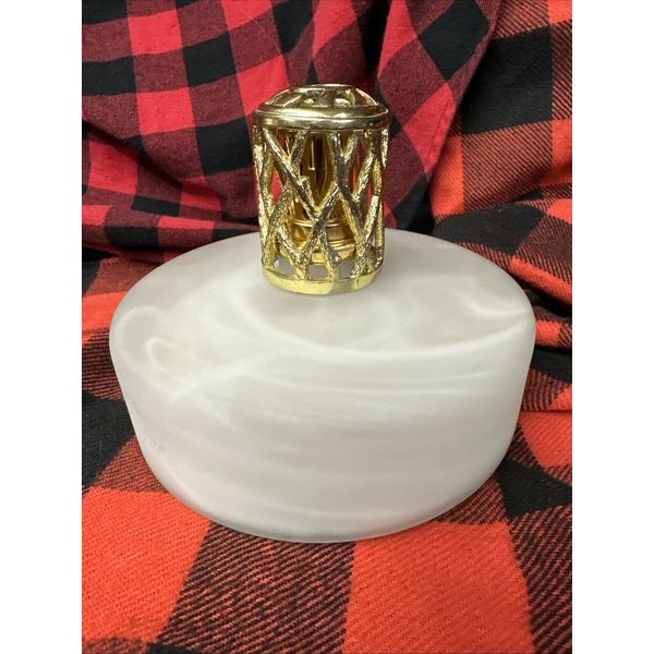 Oil Lamp White Swirl Glad With Gold Trim Scented Stone