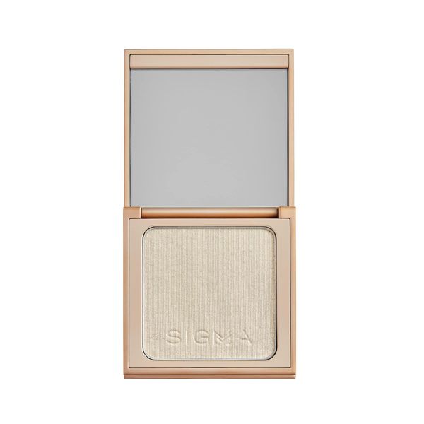 Sigma Beauty Highlighter Makeup – Illuminating Highlighting Powder for Face, Sheer Glimmer Face Highlighter for Cheeks, Cupid’s Bow, & Brow Bone (Moonbeam, Rich Pearl Metallic)