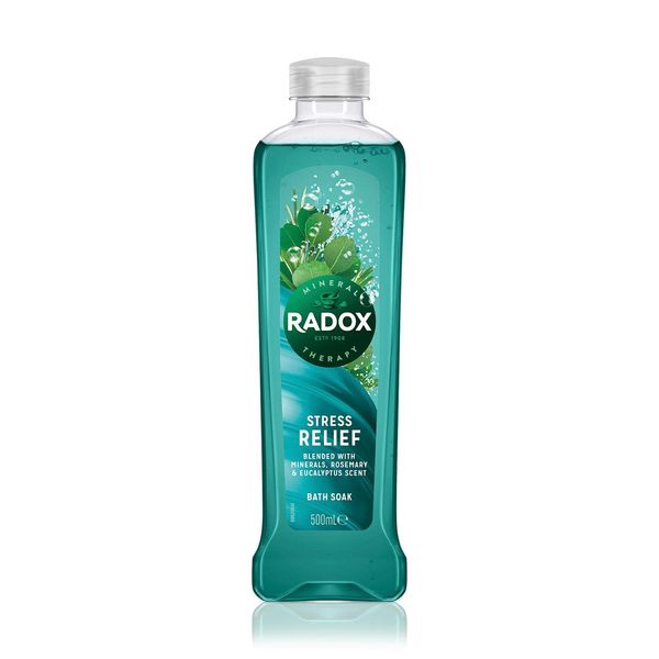 Radox Mineral Therapy Stress Relief Bath Soak miscelato unicamente con minerali, erbe, rosmarino ed eucalipto per un bagno rilassante con bolle da 500 ml