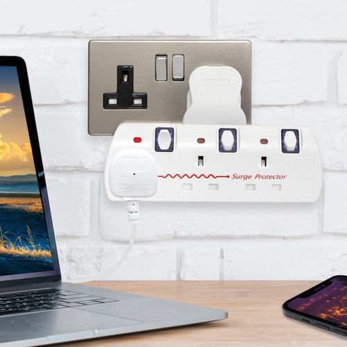 Benross 45610 Premium 3 Way Wall Adaptor Socket / Surge Protection / Individual Socket Switches / Wall Socket Extension / Compact & Lightweight Design / UK Plug Sockets