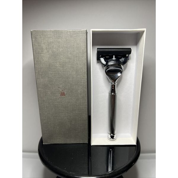 Engraved Muhle Chrome Razor With 2Pk Gillette Chill Cartridge
