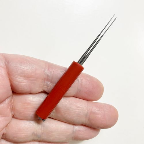 M00434-Grip MOREZMORE 2-Needle Felting Tool DoubleNeedle Felting Grip Tool 2 Felting Needles 32G COARSE Triangular with Rubber Grip Handle, Tool for Faster More Efficient Felting