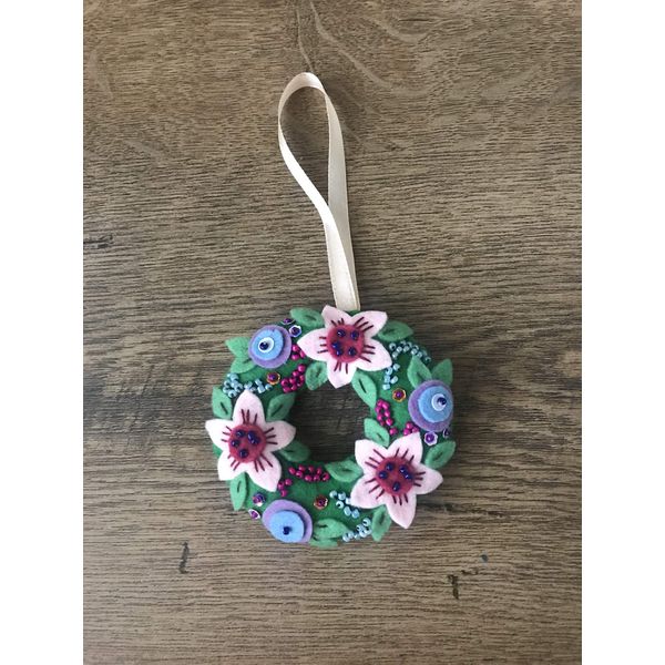 Felt Easter decoration, handmade Easter home decor, wreath with flowers