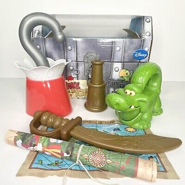 Jake & The Neverland Pirates Play Chest With Hook, Croc Flashlight, Spyglass +