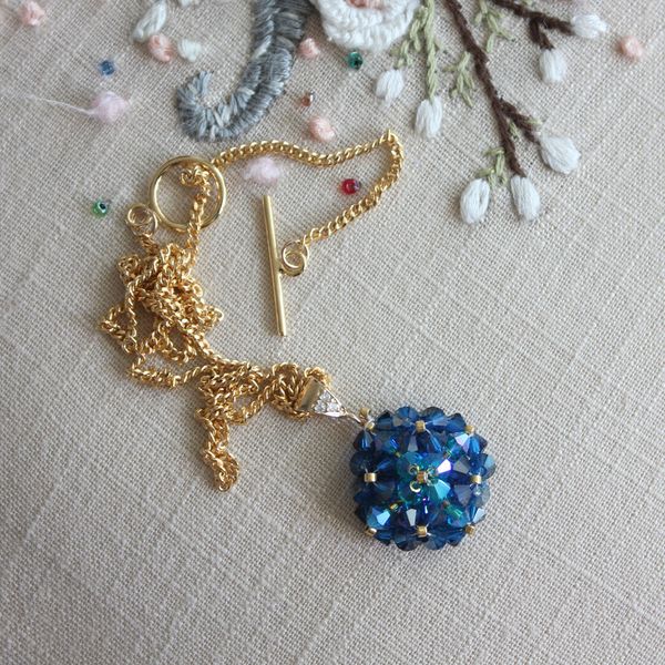 Hydrangea Crystal Bead Design Pendant Necklace