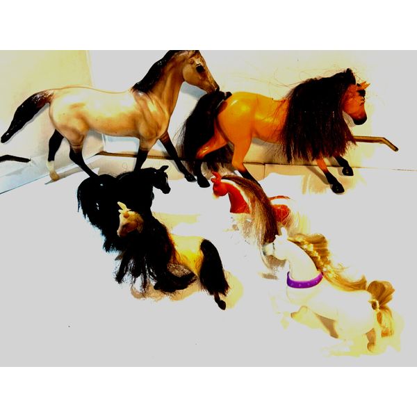 plastic toy horses lot Includes 6