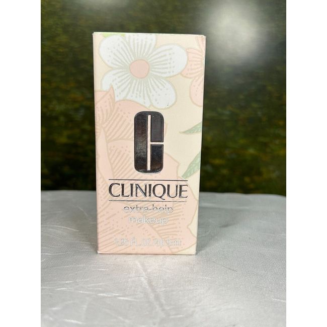 Clinique Extra-Help Makeup 1.25 fl oz 04 Beige Glow (new with box)