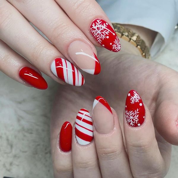 24Pcs Christmas False Nails - Almond Press on Nails - Red White Fake Nails with Snowflake - Xmas Full Cover Acrylic False Nails with Jelly Adhesive Tape