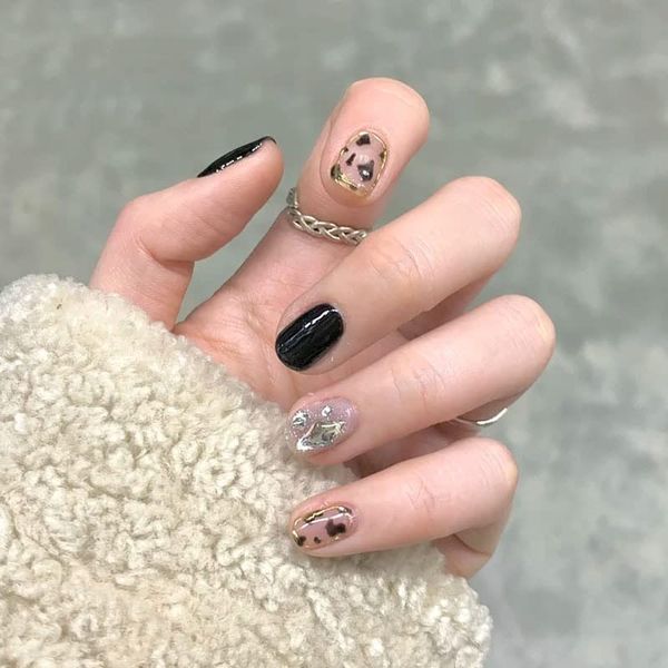 AAGWW Nail Tips, Berry Short, False Nails, Short, Coming-of-Age Ceremony, Mat, False Nails, Cute, Beautiful Shell Supplies, Workshop, Glue Design (Product Contents: 24 Nail Art + Glue, Color: Diamond, Leopard Print)