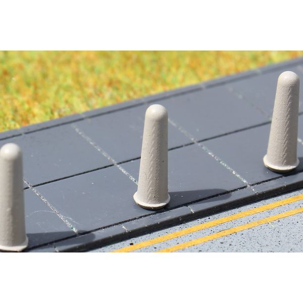 Gaugemaster GM463 Concrete Bollards 10pcs (Pre-Built)