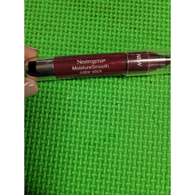 Neutrogena MoistureSmooth Color Stick, Deep Plum 180