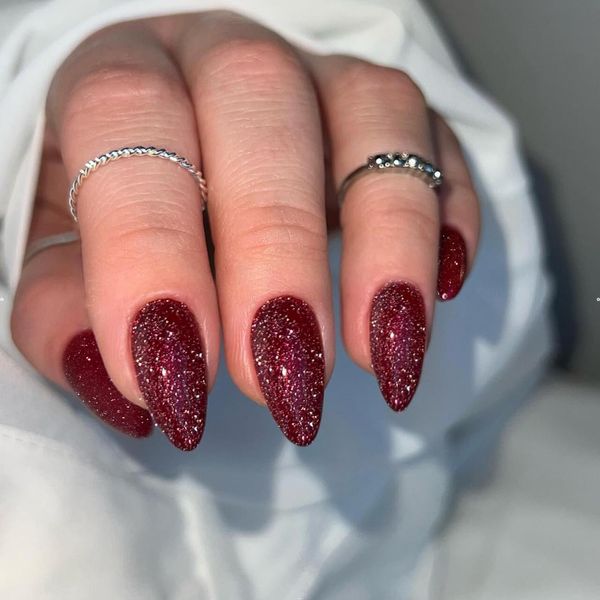 Red Glitter Press on Nails Almond Shaped Sparkle Medium Almond Nails Press on Acrylic Nails Reusable Fake Nails for Women, Glue on Nails Medium Length with Bling Glam Designs Stiletto False Nails