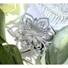 Blumenbrosche Silberbrosche mit eingelegtem funkelnden Kristall Mantel Pullover Kleid Brautgeschenk mit Schmuckschatulle