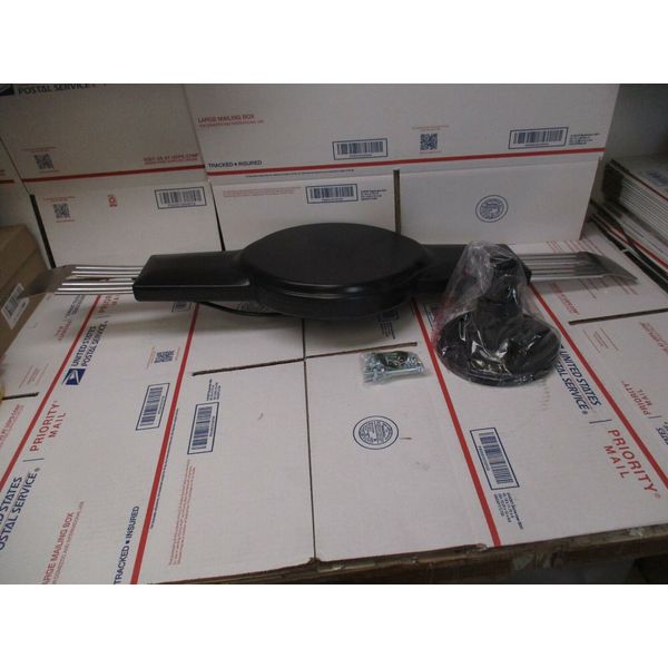 NEW PATRICK INDUSTRIES LOW PROFILE DIGITAL RV TV ANTENNA CA-1500FMB 12V W/BASE