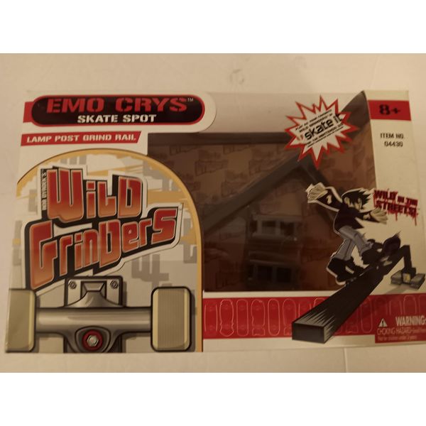 Wild Grinders Emo Crys Skate Spot Fingerboard Playset Lamp Post Grind Rail