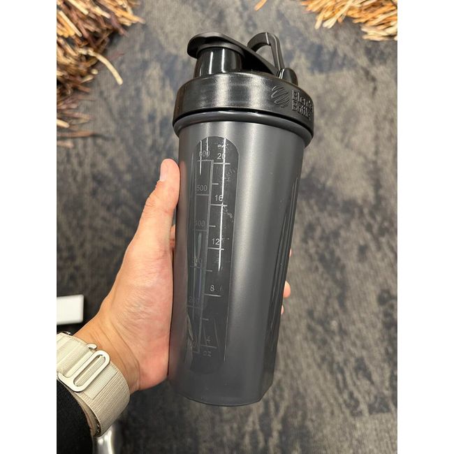 BlenderBottle Classic Shaker Bottle Perfect for Protein Shakes and Pre  Workout, Black, 20oz