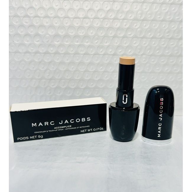 MARC JACOBS Accomplice Concealer & Touch-Up Stick 23 Light