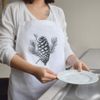 Azeeda 'Single Pinecone' Unisex Cooking Apron (AP00071523)