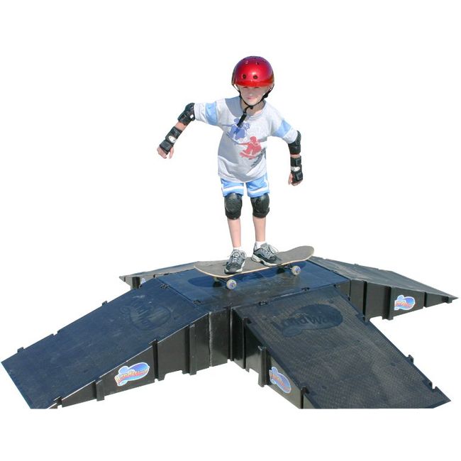 Landwave 4-Sided Pyramid Skateboard Kit with 4 Ramps and 1-Deck