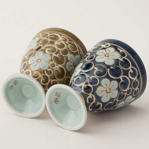 Hasamiyaki 55749 Wine Cup, Wine Glass, Pair of Arabesque Bellflower Patterns (Comes with Gift Box)