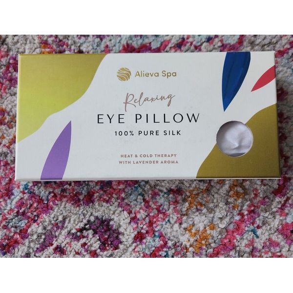 Alieva 100% Silk Eye Pillow/sleep mask Hot/cold therapy lavender scent NIB