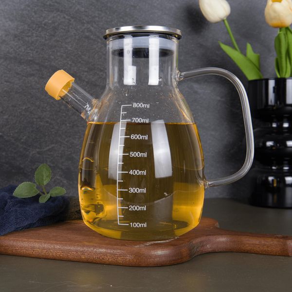 Eden & Willow Glass Olive Oil Bottle, Vinegar Cruet Bottle with Non-Drip Spout – Kitchen Cooking Oil Dispenser Drizzler with Stainless Steel Lid and Handle (550ml)