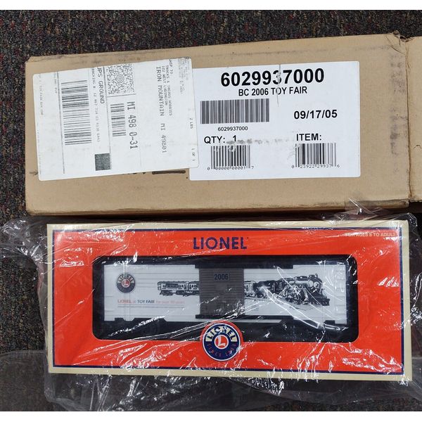 Lionel 6-29937  2006 TOY FAIR CAR  NEW IN ORIGINAL SHIPPING BOX 3 Rail