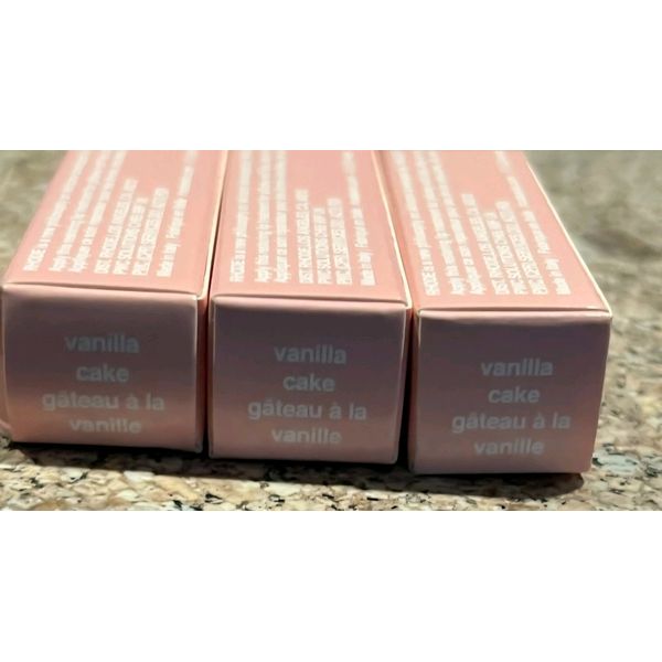 Rhode Peptide Lip  Treatment  Vanilla cake (special edition) whitetube