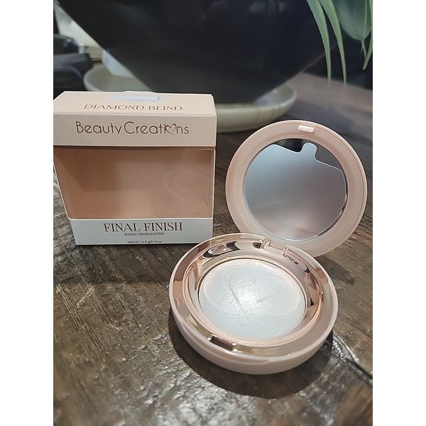 Baked Highlighter Final Finish Diamond Blind, From Beauty Creations.