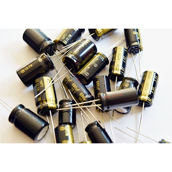 6pcs Panasonic FM Series Electrolytic Capacitors - 16V 68-3900uf Ultra Low ESR (3300uf)