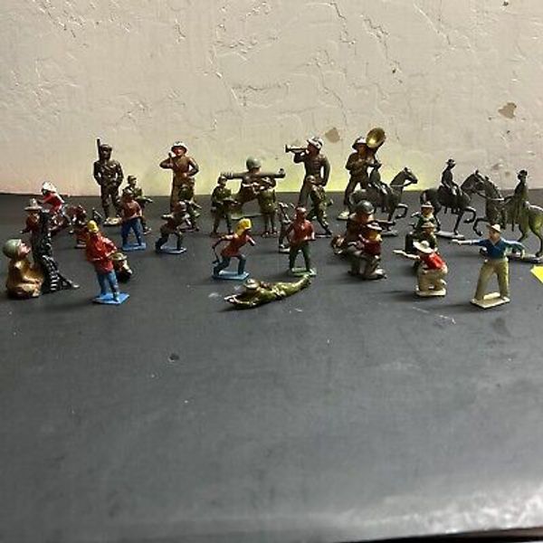 Vintage Metal Soldiers. Lot Of 32