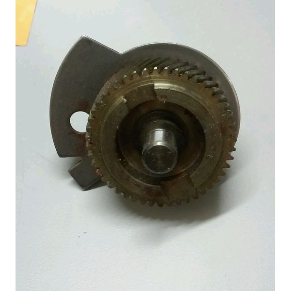 DEWALT 145353-10SV SPINDLE AND GEAR FOR CIRCULAR SAW