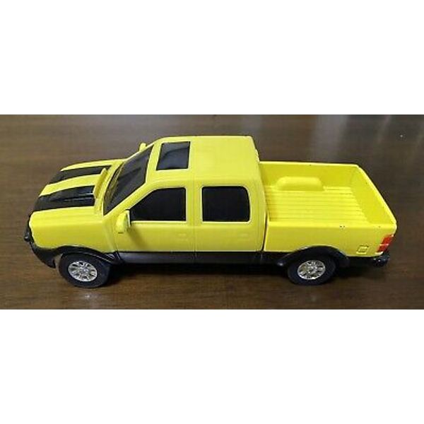 ERTL John Deere Pickup Truck Yellow Die Cast/Plastic Extended Cab 8"