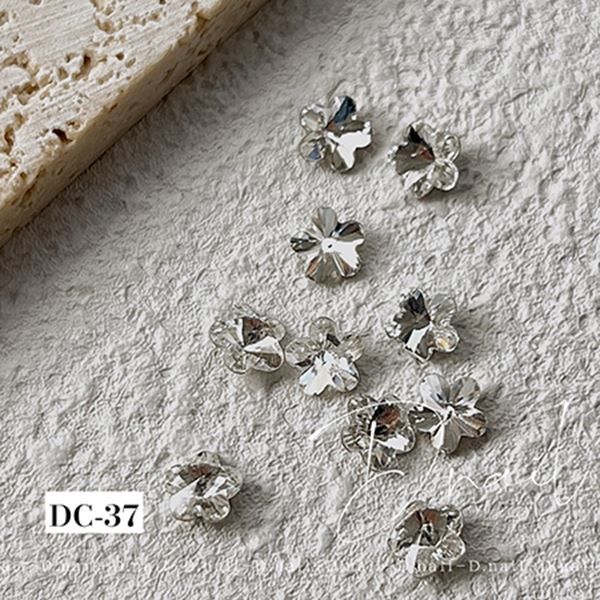 D. Nail Decoration Stone DC-37 Pretty Flower Crystal