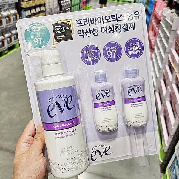 Small candy free gift + Summer’s Eve Daily Balance Feminine Wash 444ml