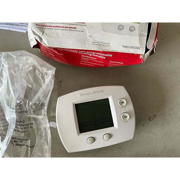 Honeywell TH5110D1022 FocusPRO 5000 Non-Programmable Thermostat 1H/1C