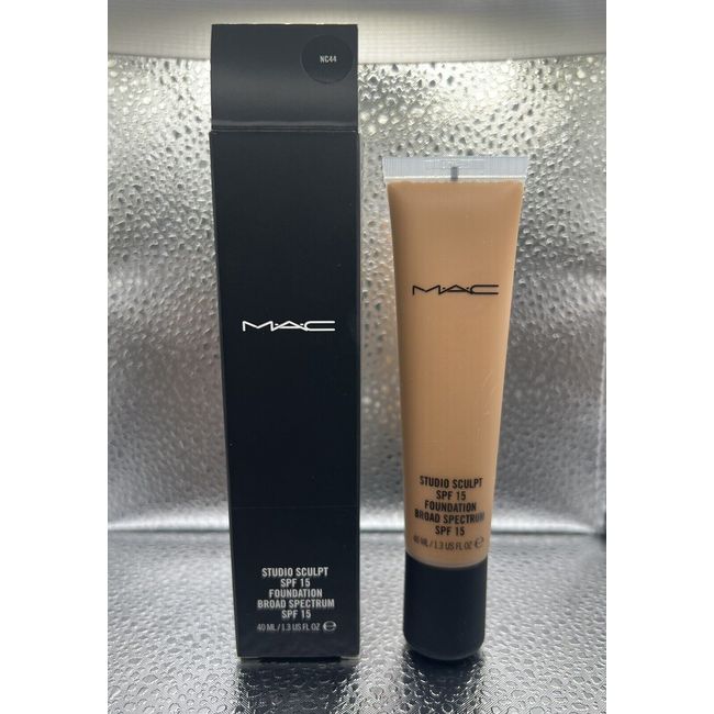 Mac Studio Sculpt Foundation SPF 15 NC44 1.3 oz New