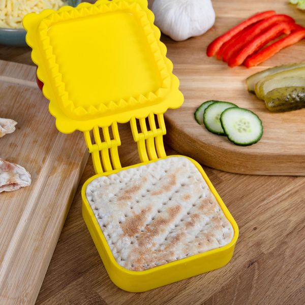 Toast Sealer Wrap Toastie Maker, A Toastie Maker for Thins, Crimp Sandwich Maker, Make Quick and Easy Creative Kitchen Gadgets, Designed for Low Calorie Thin Bread