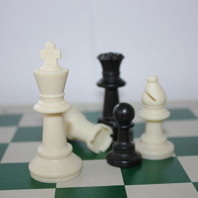 Resin Chess Pieces With Chess Board Chess Set 65/75/97mm Games Medieval  Chesses Set With 34cm/42cm/51cm Chessboard Board Games