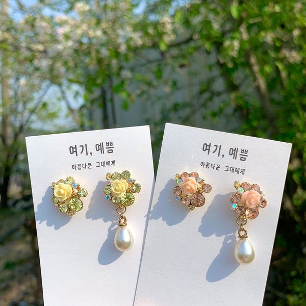 [Pretty Here] Titanium Pin Bling Bling Spring Flower Pearl Earrings Yellow Peach