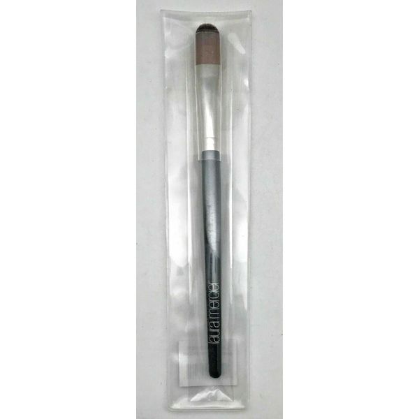 LAURA MERCIER CAMOUFLAGE POWDER LONG BRUSH (NEW)