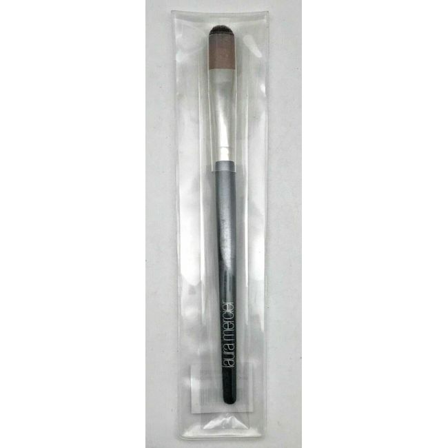 LAURA MERCIER CAMOUFLAGE POWDER LONG BRUSH (NEW)