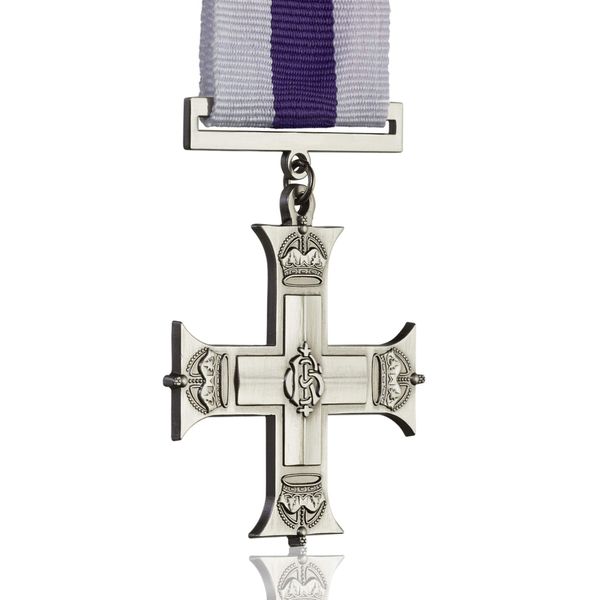 THE MILITARY CROSS (MC) Full Size Medal & Ribbon. Officers, British Armed Forces Award/Decoration for Gallantry. Replica/Reproduction.